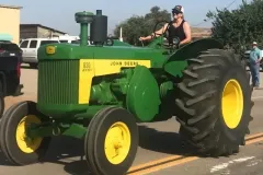 linda-tractor